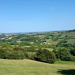 Underhill * Γουίτμπι